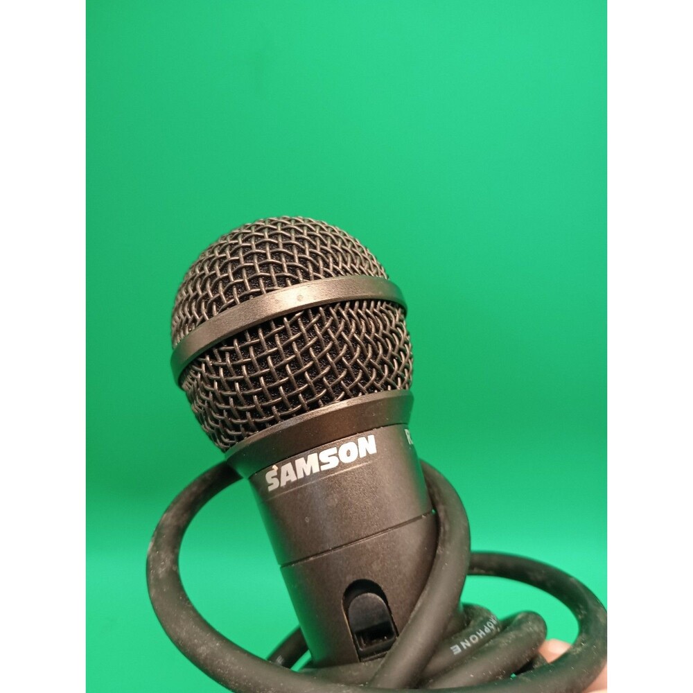 Samson R31S Microphone with Livewire 15ft Essential Cable - Picture 3 of 4